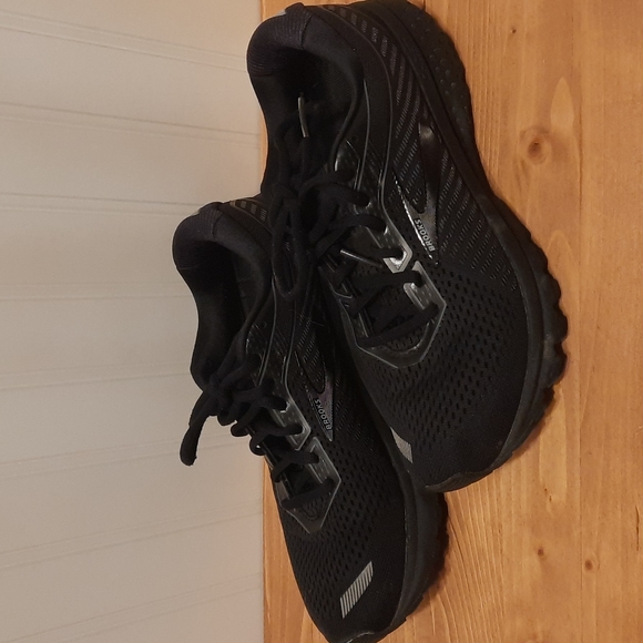 brooks ghost 12 mens size 8.5